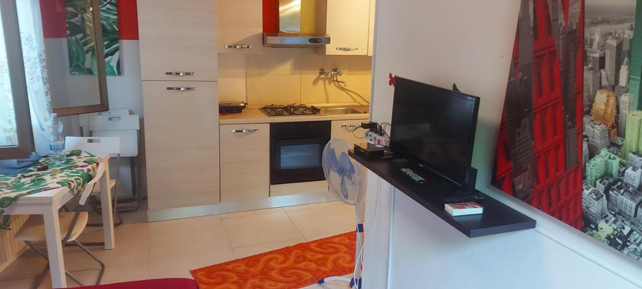 Stanza In Villa Con Giardino Con Box Doccia Idromassaggio Rent A Car Aci Bonaccorsi Extérieur photo