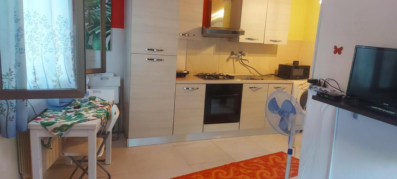 Stanza In Villa Con Giardino Con Box Doccia Idromassaggio Rent A Car Aci Bonaccorsi Extérieur photo