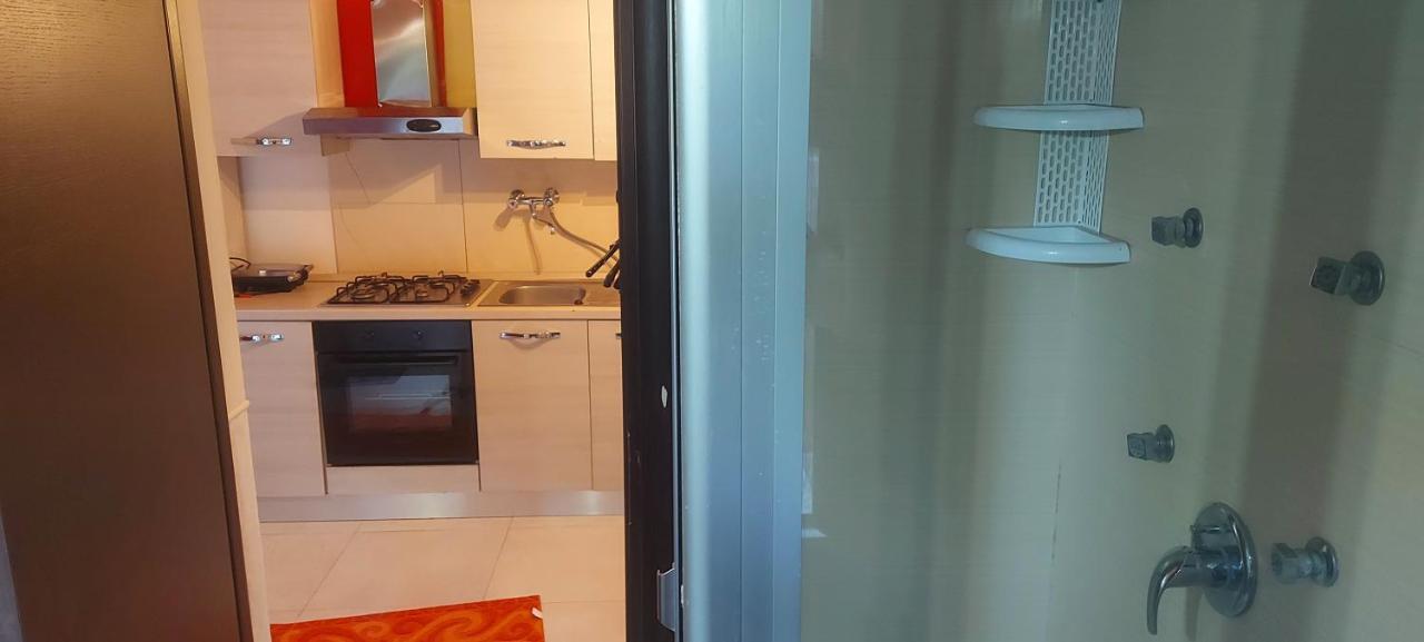 Stanza In Villa Con Giardino Con Box Doccia Idromassaggio Rent A Car Aci Bonaccorsi Extérieur photo