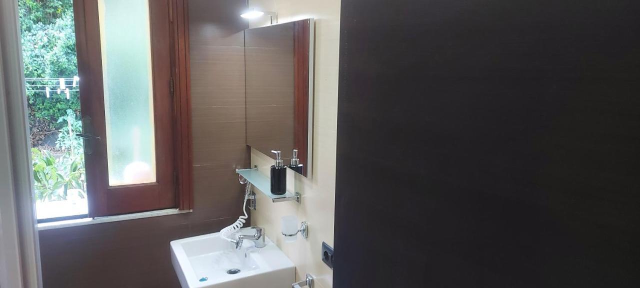 Stanza In Villa Con Giardino Con Box Doccia Idromassaggio Rent A Car Aci Bonaccorsi Extérieur photo